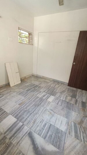 Room in 1 BHK Apartment at Khar West – for Rent