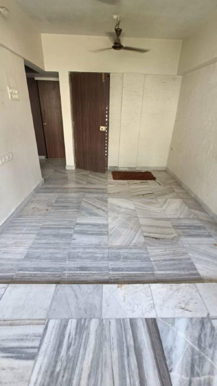 Room, khar west 1 Bedroom 500 Sq.Ft. Apartment In Khar West Mumbai 10500368