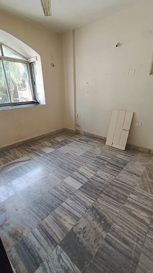 Room in 1 BHK Apartment at Khar West – for Rent