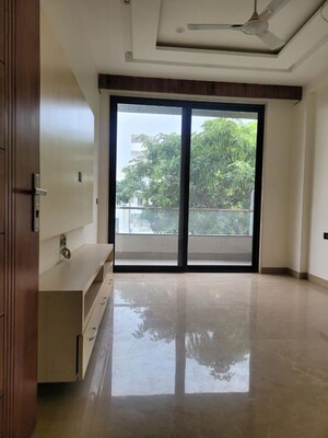 Room in 4 BHK Builder Floor at Dlf Cyber City – for Rent