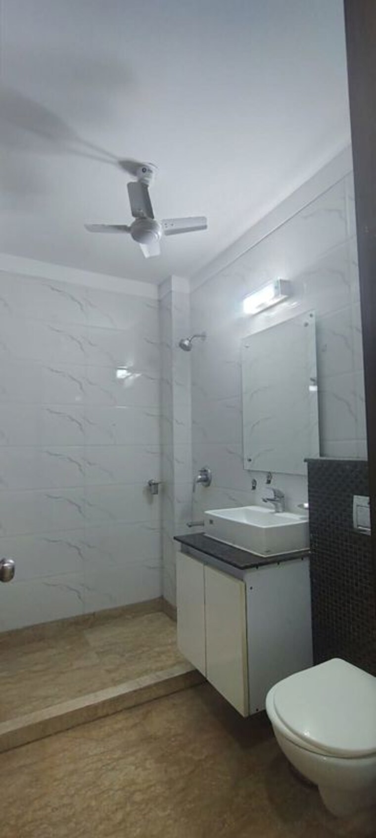 Bathroom, shivalik colony 3 Bedroom 2000 Sq.Ft. Builder Floor In Shivalik Colony Delhi 10500395
