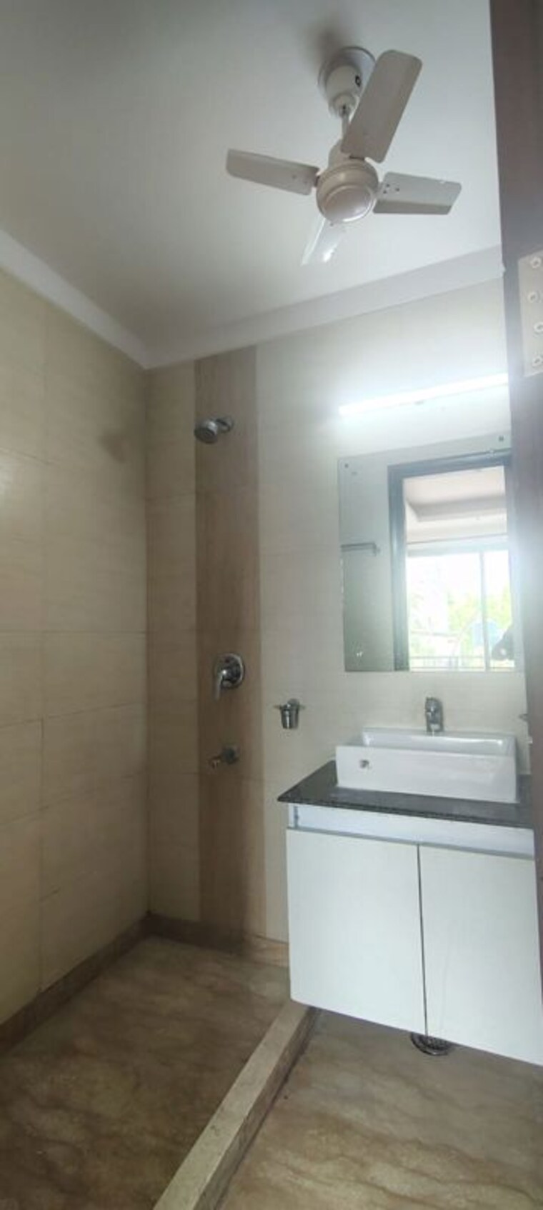 Bathroom, shivalik colony 3 Bedroom 2000 Sq.Ft. Builder Floor In Shivalik Colony Delhi 10500395