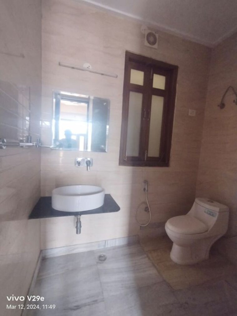 Bathroom, sushant lok iii 3 Bedroom 2200 Sq.Ft. Builder Floor In Sushant Lok Iii Gurgaon 10500399