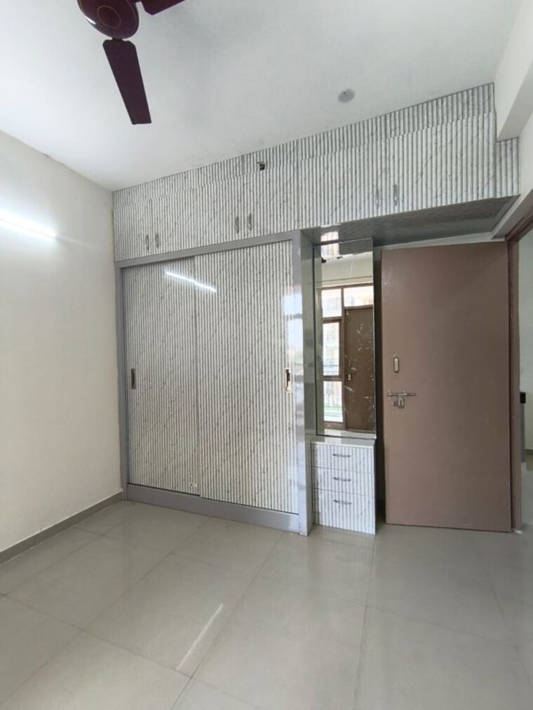 Room, dlf phase ii 4 Bedroom 300 Sq.Yd. Builder Floor In Dlf Phase ii Gurgaon 10500413