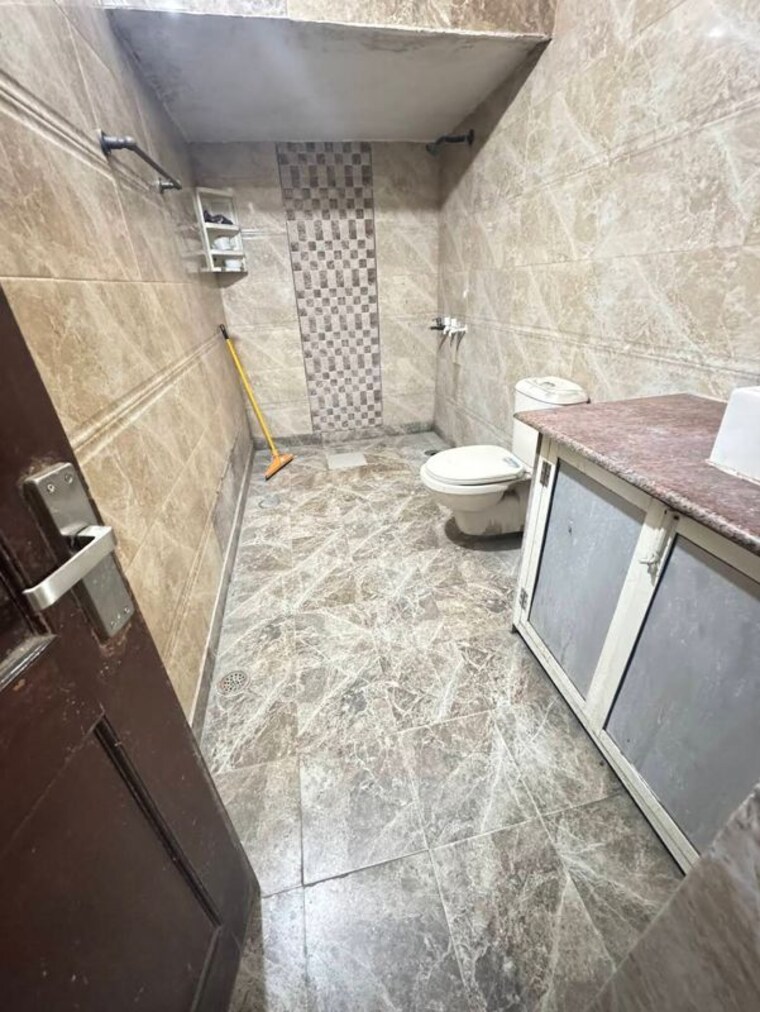 Bathroom, sector 37 Pg For Girls In Sector 37 10484083