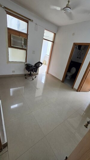 Team Area in 3 BHK Apartment at Dwarka – for Rent
