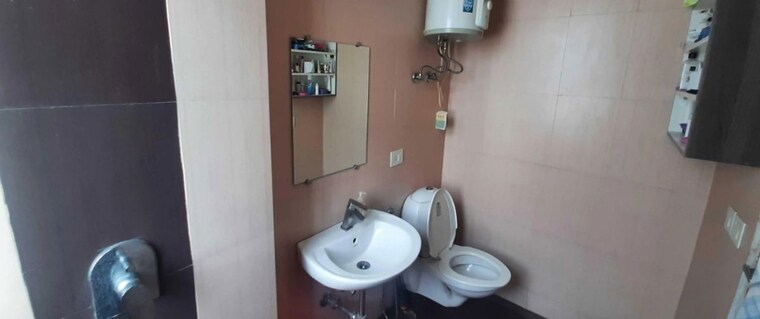 Bathroom, ramprastha-city-the-atrium 3 Bedroom 2500 Sq.Ft. Apartment In Sector 37d Gurgaon 10500457