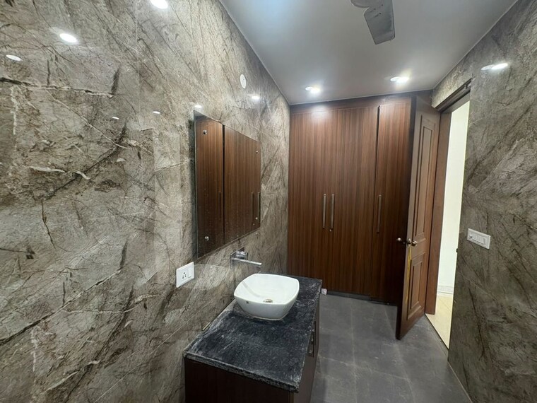 Bathroom, dlf phase ii 4 Bedroom 2245 Sq.Ft. Builder Floor In Dlf Phase ii Gurgaon 10500474