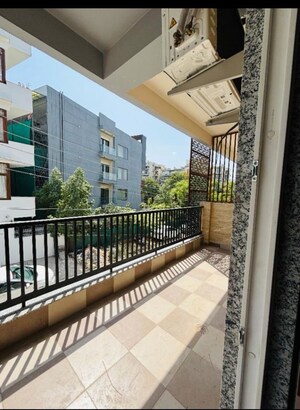 Balcony in 1 BHK Builder Floor at Sector 52 – for Rent