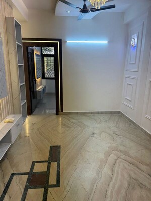 Room in 2 BHK Builder Floor at Koyal Enclave – for Rent