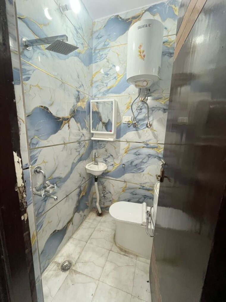 Bathroom, aman-plaza 3 Bedroom 1300 Sq.Ft. Builder Floor In Shakti Khand iv Ghaziabad 10500523