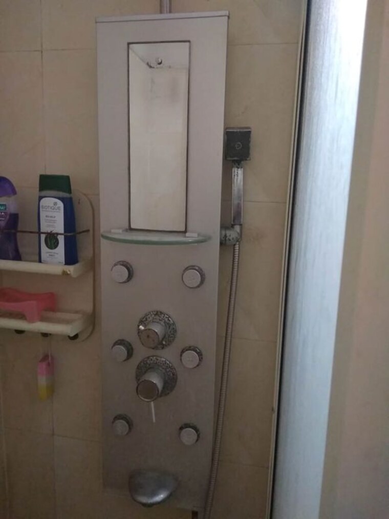Bathroom, prateek-wisteria 2.5 Bedroom 1155 Sq.Ft. Apartment In Sector 77 Noida 10500547