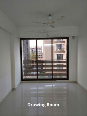 Room in 2 BHK Apartment at Vaishnodevi Circle – for Rent