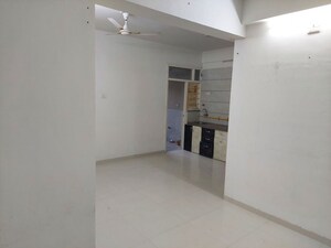 Room in 2 BHK Apartment at Vaishnodevi Circle – for Rent