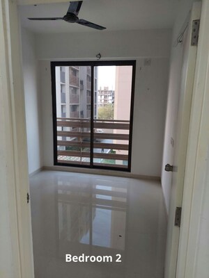 Room in 2 BHK Apartment at Vaishnodevi Circle – for Rent