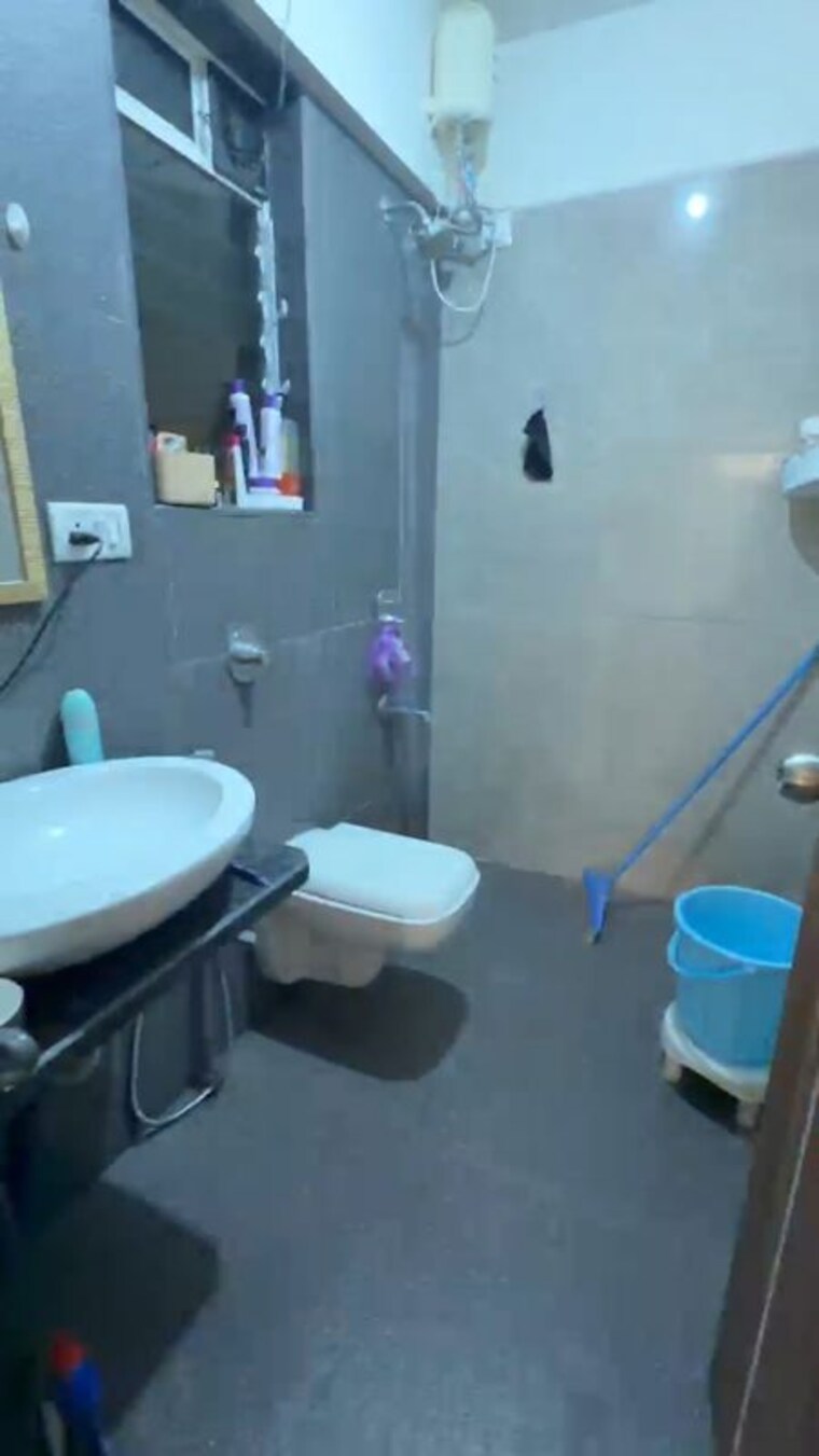 Washroom, nisarg-chs-chembur 3 Bedroom 1000 Sq.Ft. Apartment In Chembur Mumbai 10500587