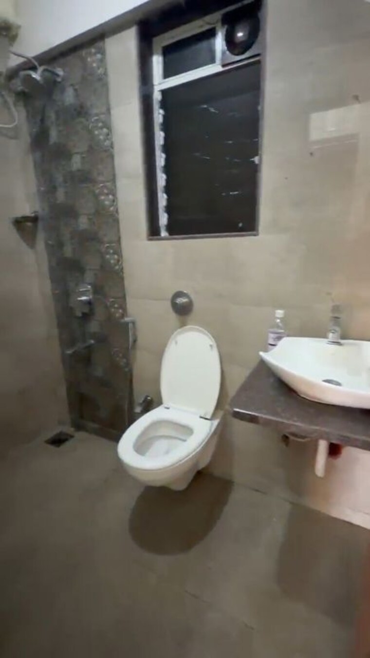 Bathroom, nisarg-chs-chembur 3 Bedroom 1000 Sq.Ft. Apartment In Chembur Mumbai 10500587