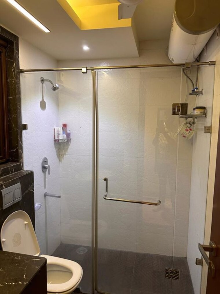 Bathroom, greater kailash i 3 Bedroom 208 Sq.Yd. Builder Floor In Greater Kailash I Delhi 10500641