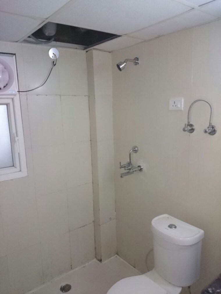 Bathroom, loni industrial area 3 Bedroom 1525 Sq.Ft. Apartment In Loni Industrial Area Ghaziabad 10500720