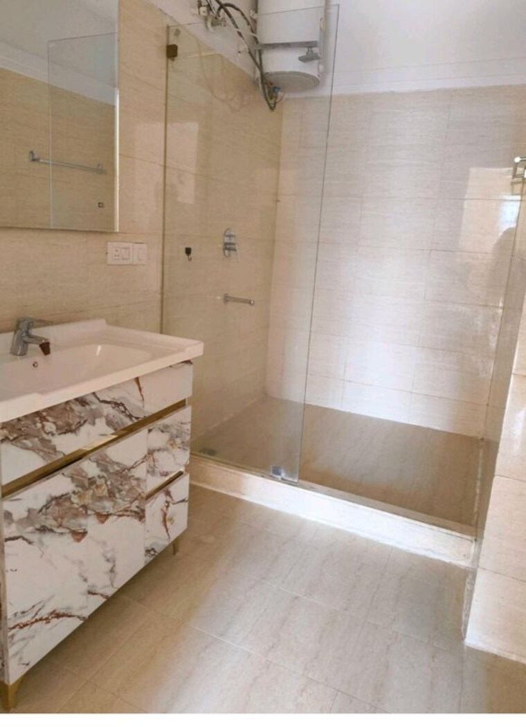Bathroom, dlf-new-town-heights-i 3.5 Bedroom 1930 Sq.Ft. Apartment In Sector 90 Gurgaon 10500810