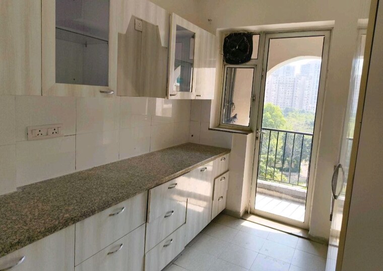 Kitchen, dlf-new-town-heights-i 3.5 Bedroom 1930 Sq.Ft. Apartment In Sector 90 Gurgaon 10500810