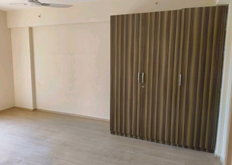 Room, dlf-new-town-heights-i 3.5 Bedroom 1930 Sq.Ft. Apartment In Sector 90 Gurgaon 10500810