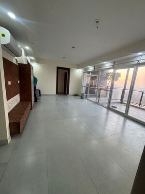 Room in 2.5 BHK Apartment at One OAK Natura, Sushant Golf City – for Rent