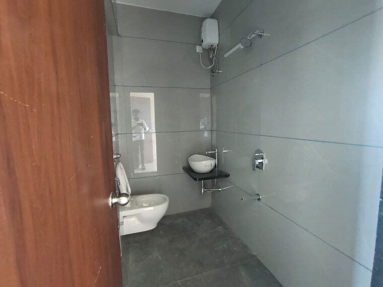 Bathroom, postal colony 1 Bedroom 415 Sq.Ft. Apartment In Postal Colony Mumbai 10500880