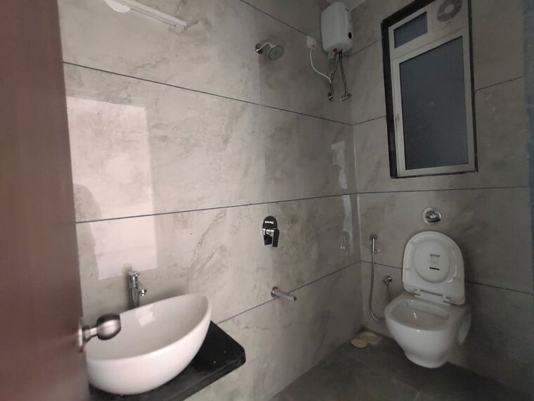 Bathroom, postal colony 1 Bedroom 415 Sq.Ft. Apartment In Postal Colony Mumbai 10500880