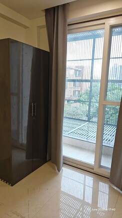Studio+ Servant Room Apartment For Rent in Omaxe India Trade Center