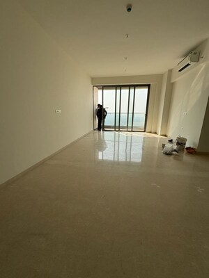 Room in 4 BHK Apartment at Lodha The Park, Worli – for Rent