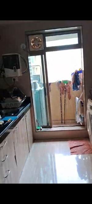 Furnished Amenities in 2 BHK Apartment at Sheth Vasant Oasis, Andheri East – for Rent