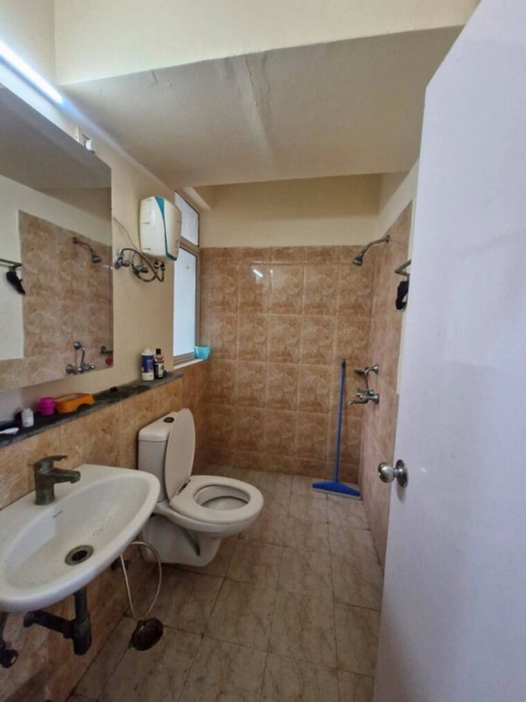 Bathroom, omkar-royal-nest 3 Bedroom 1425 Sq.Ft. Apartment In Tech Zone 4 Greater Noida Greater Noida 10500939