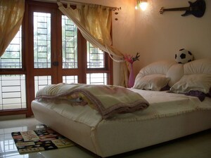 Bedroom in 4 BHK Builder Floor at Bda Layout Btm 4th Stage – for Rent