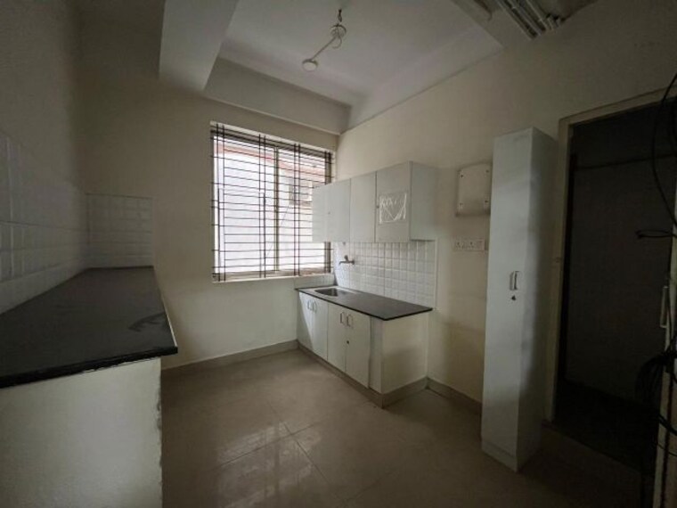 Room, high grounds Commercial Office Space 1600 Sq.Ft. In High Grounds Bangalore 10500955