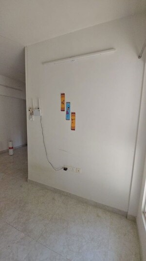 Room in 1 BHK Apartment at Lodha Amara, Kolshet Road – for Sale