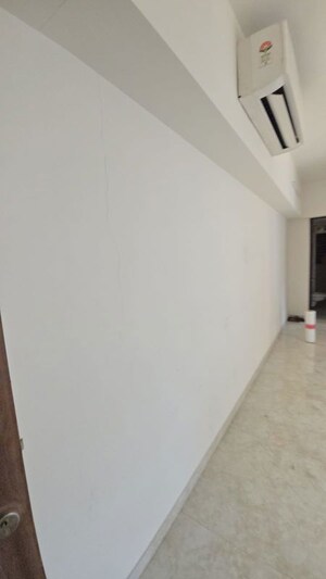 Room in 1 BHK Apartment at Lodha Amara, Kolshet Road – for Sale