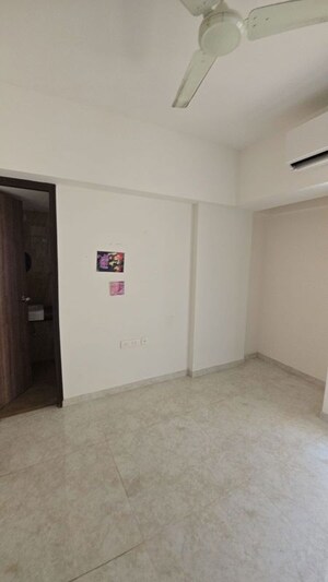Room in 1 BHK Apartment at Lodha Amara, Kolshet Road – for Sale