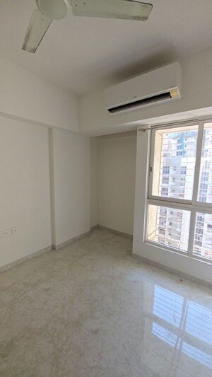 Room in 1 BHK Apartment at Lodha Amara, Kolshet Road – for Sale