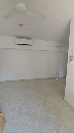 Room in 1 BHK Apartment at Lodha Amara, Kolshet Road – for Sale
