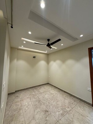 Room in 3 BHK Builder Floor at Kalkaji – for Rent