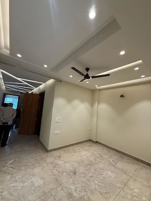 Room in 3 BHK Builder Floor at Kalkaji – for Rent