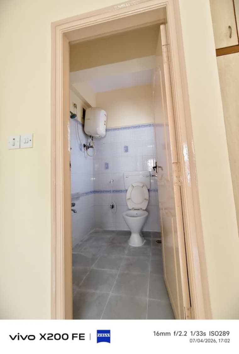 Bathroom, sri-sri-pradhan 3 Bedroom 1400 Sq.Ft. Apartment In Kaggadasapura Bangalore 10500996
