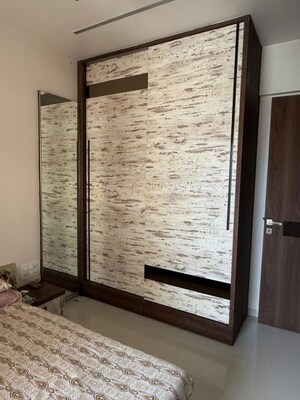 Room in 2 BHK Apartment at Dheeraj Sagar, Malad West – for Rent