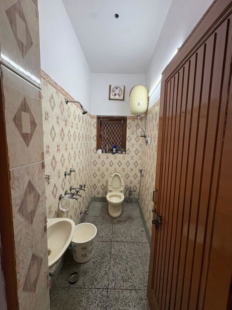 Bathroom, kalkaji 1 Bedroom 520 Sq.Ft. Builder Floor In Kalkaji Delhi 10362620