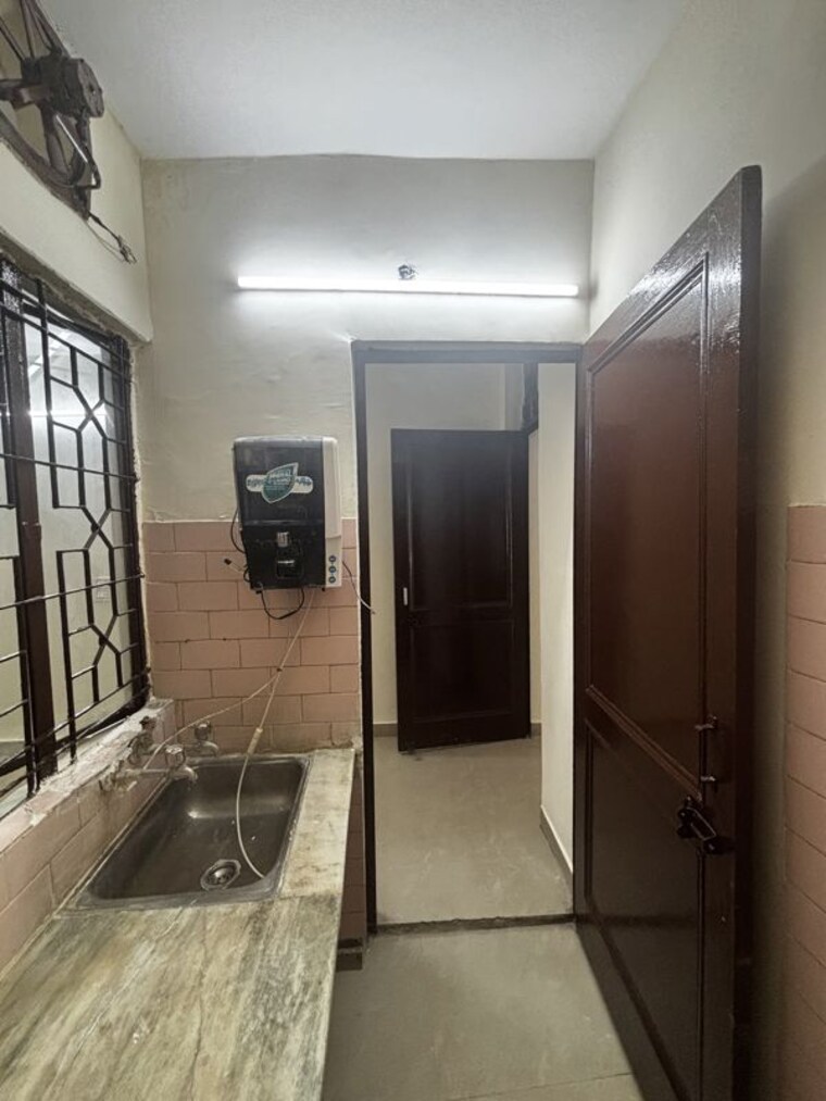 Kitchen, kalkaji 2 Bedroom 990 Sq.Ft. Independent House In Kalkaji Delhi 10501036