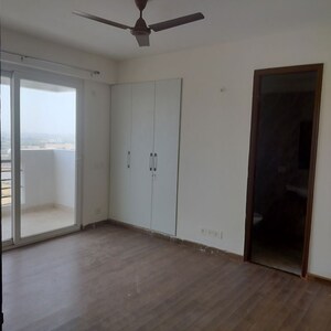 Room in 3 BHK Apartment at Ramprastha City The Edge Towers, Sector 37d – for Rent