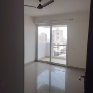 Room in 3 BHK Apartment at Ramprastha City The Edge Towers, Sector 37d – for Rent