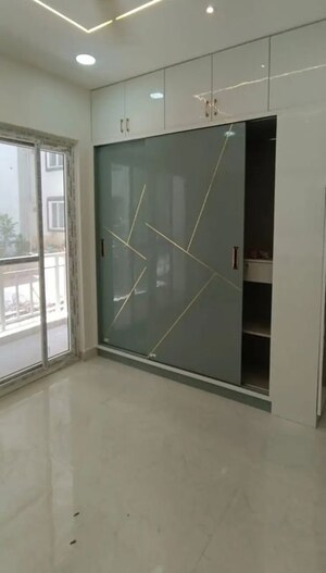 Room in 3 BHK Apartment at Aurobindo Kohinoor, Serilingampally – for Rent