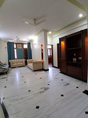 3 BHK Builder Floor For Rent in Sector 31
